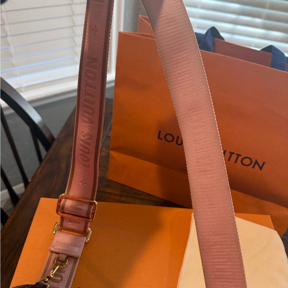 Louis Vuitton Multi Pochette Accessoires Crossbody - Picture 12 of 16